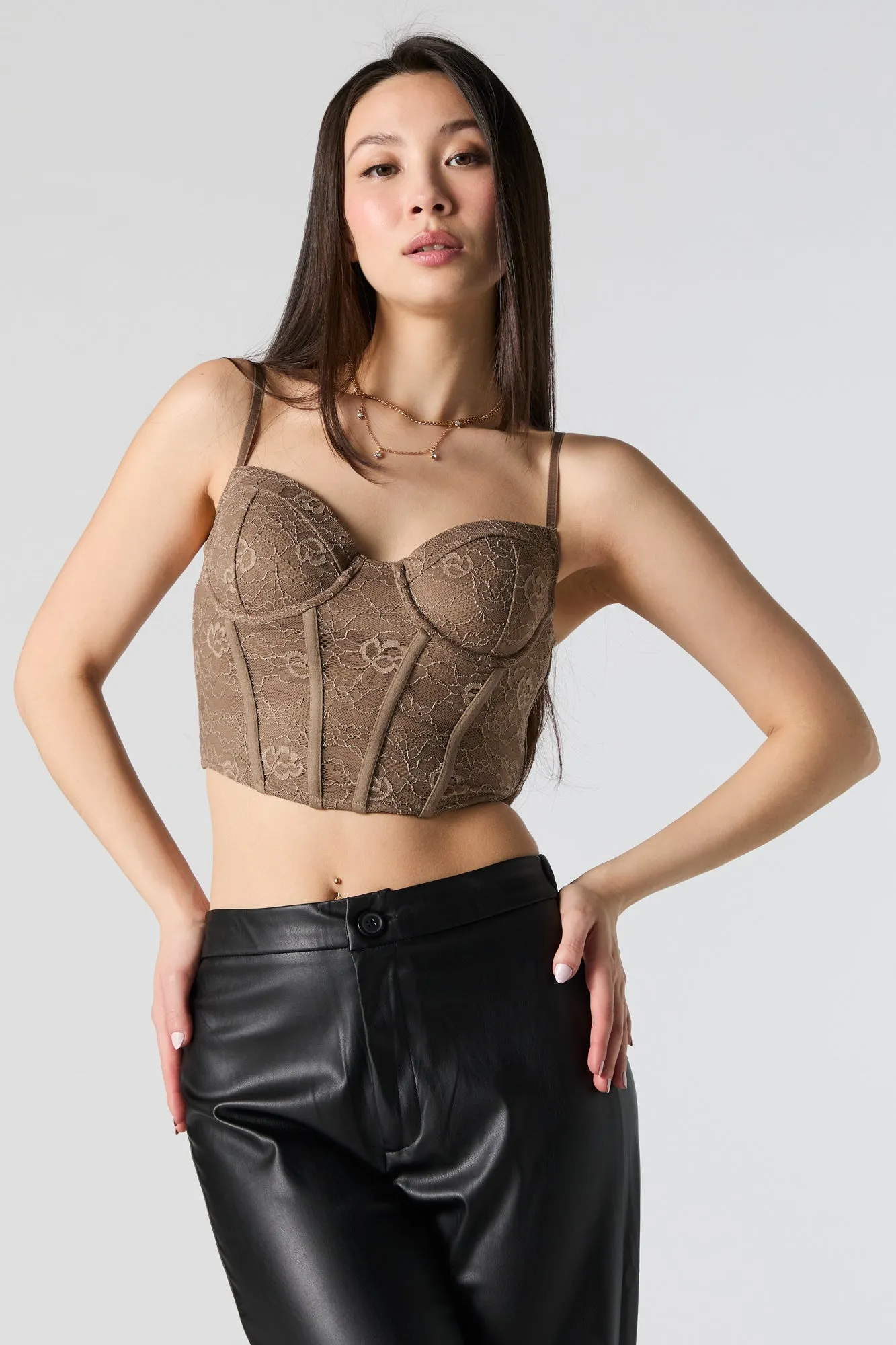 Haut corset court en dentelle fleurie sold by Urban Planet product image thumbnail 4