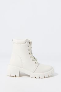 Bottes lacées à semelles crantées en similicuir avec revers sold by Urban Planet