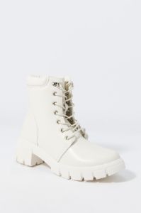 Bottes lacées à semelles crantées en similicuir avec revers sold by Urban Planet