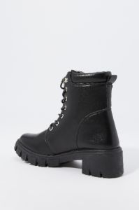 Bottes lacées à semelles crantées en similicuir avec revers sold by Urban Planet
