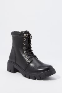Bottes lacées à semelles crantées en similicuir avec revers sold by Urban Planet
