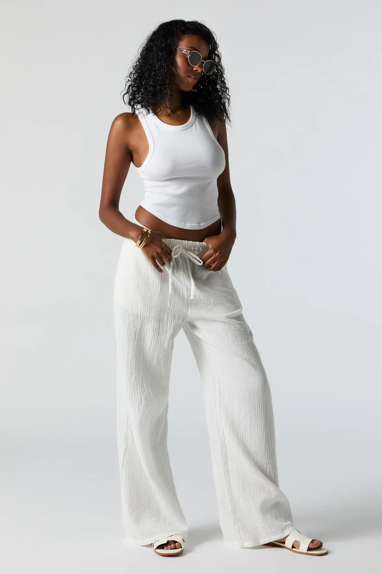 Pantalon à jambe large texturé avec taille coulissante sold by Urban Planet