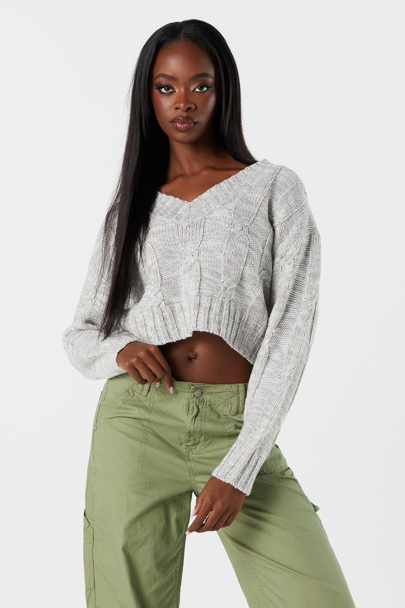 Chandail en tricot torsadé avec encolure en V sold by Urban Planet