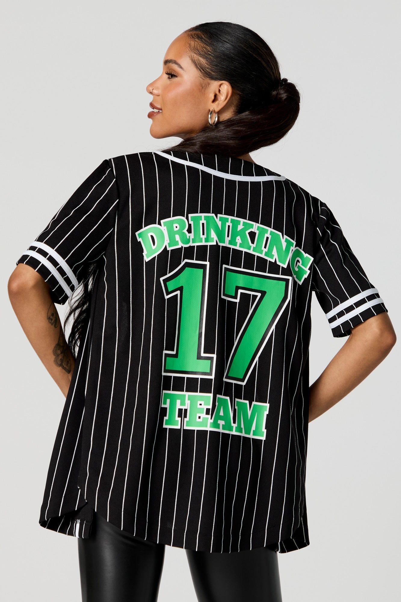 Jersey de baseball à fines rayures avec imprimé St Patrick's Day sold by Urban Planet product image thumbnail 2