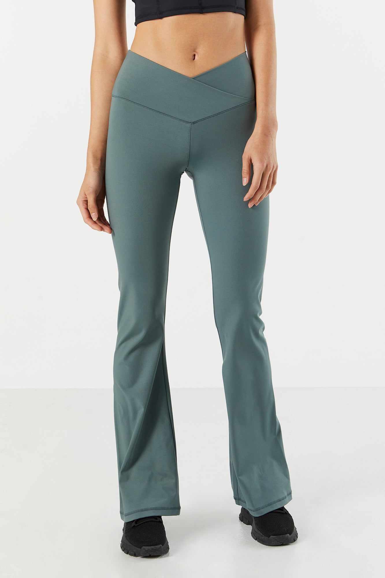 Pantalon à jambe évasée avec surplis sold by Urban Planet product image thumbnail 12