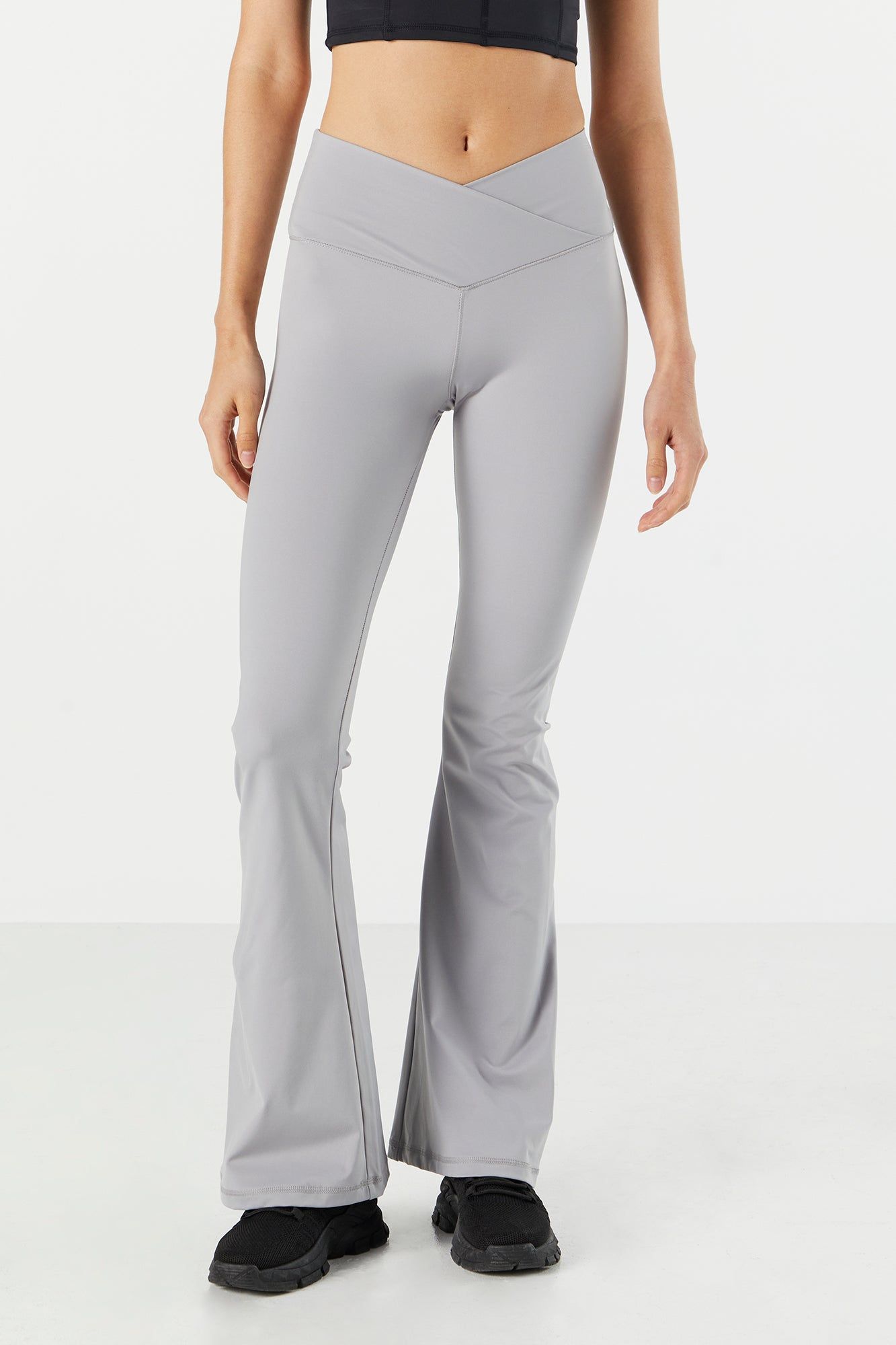 Pantalon à jambe évasée avec surplis sold by Urban Planet product image thumbnail 9