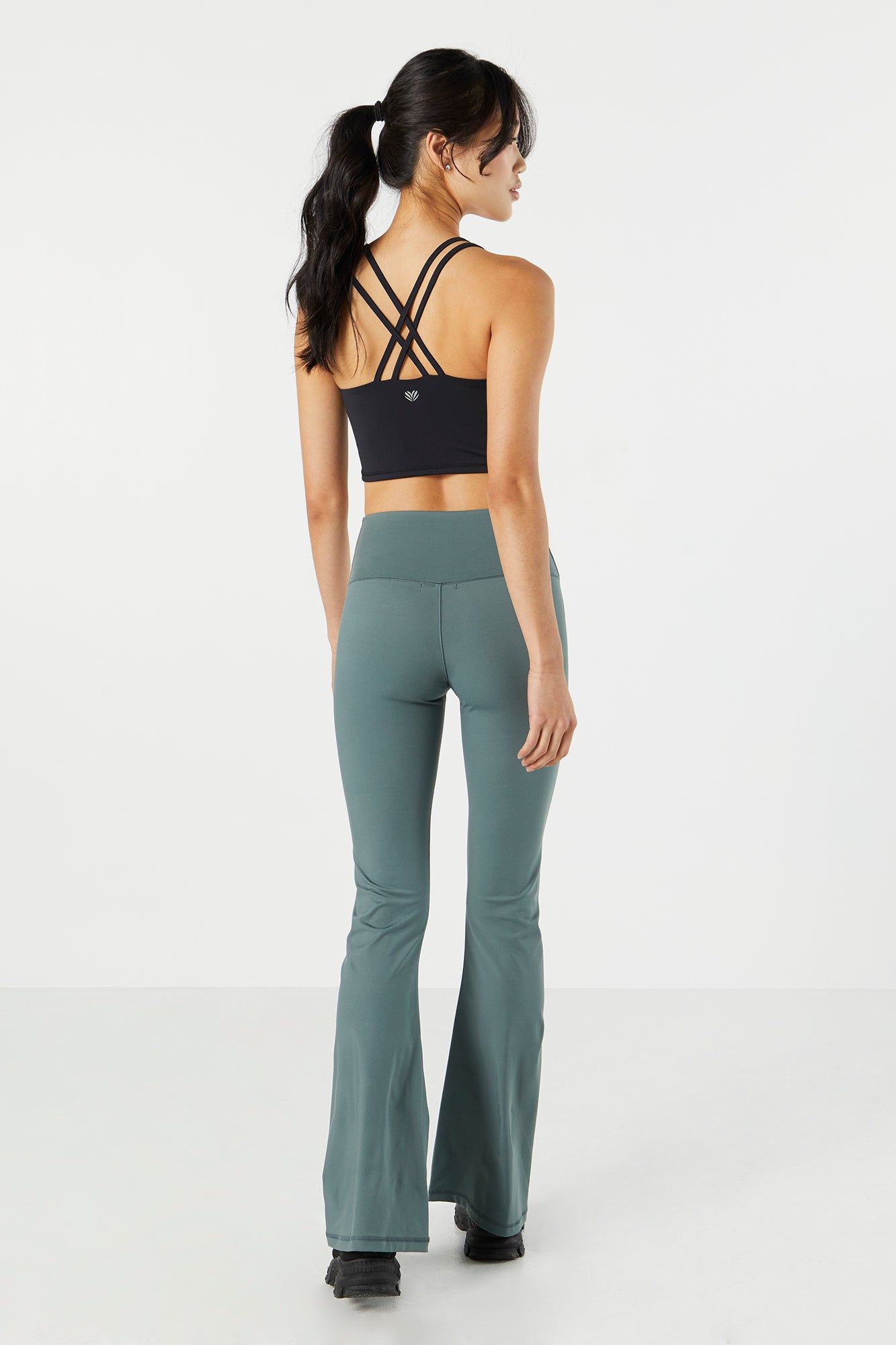 Pantalon à jambe évasée avec surplis sold by Urban Planet product image thumbnail 13