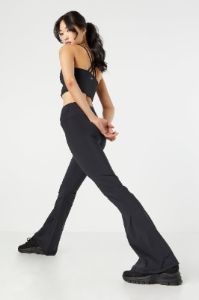 Pantalon à jambe évasée avec surplis sold by Urban Planet