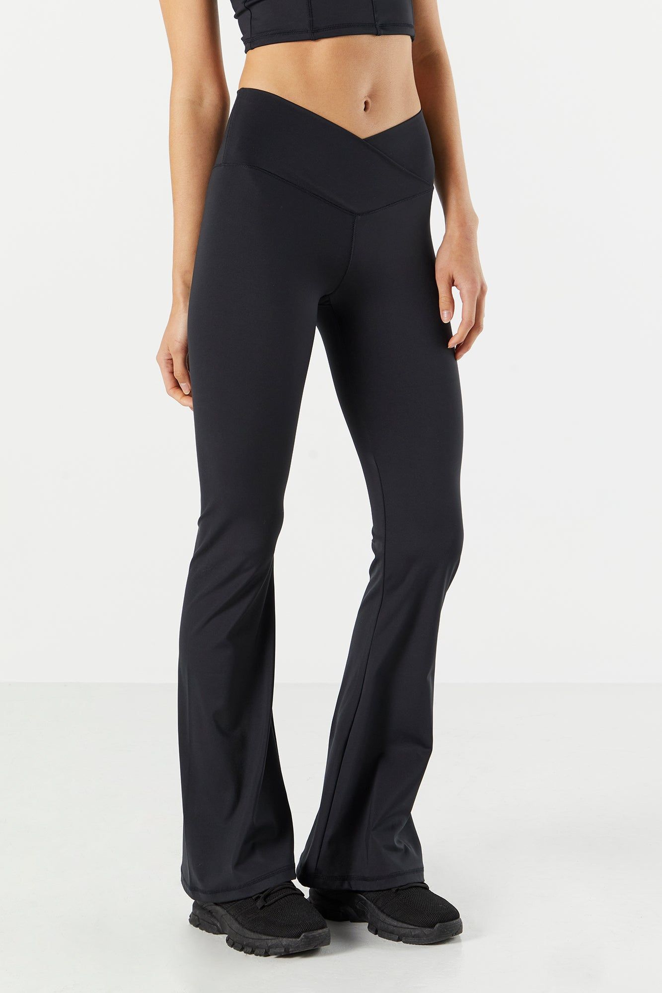 Pantalon à jambe évasée avec surplis sold by Urban Planet product image thumbnail 5