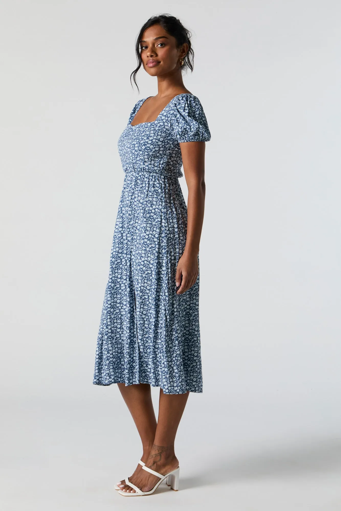 Robe midi fleurie à manches bouffantes et encolure en coeur sold by Urban Planet product image thumbnail 2