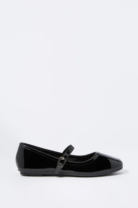 Ballerines en similicuir verni sold by Urban Planet