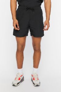 Short avec poches plaquées et taille coulissante sold by Urban Planet
