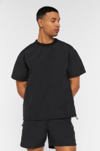 Short avec poches plaquées et taille coulissante sold by Urban Planet