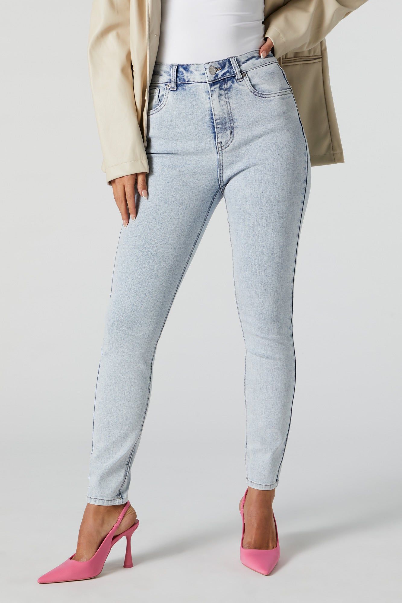 Jean Miami délavé à l'acide à taill haute sold by Urban Planet product image thumbnail 2