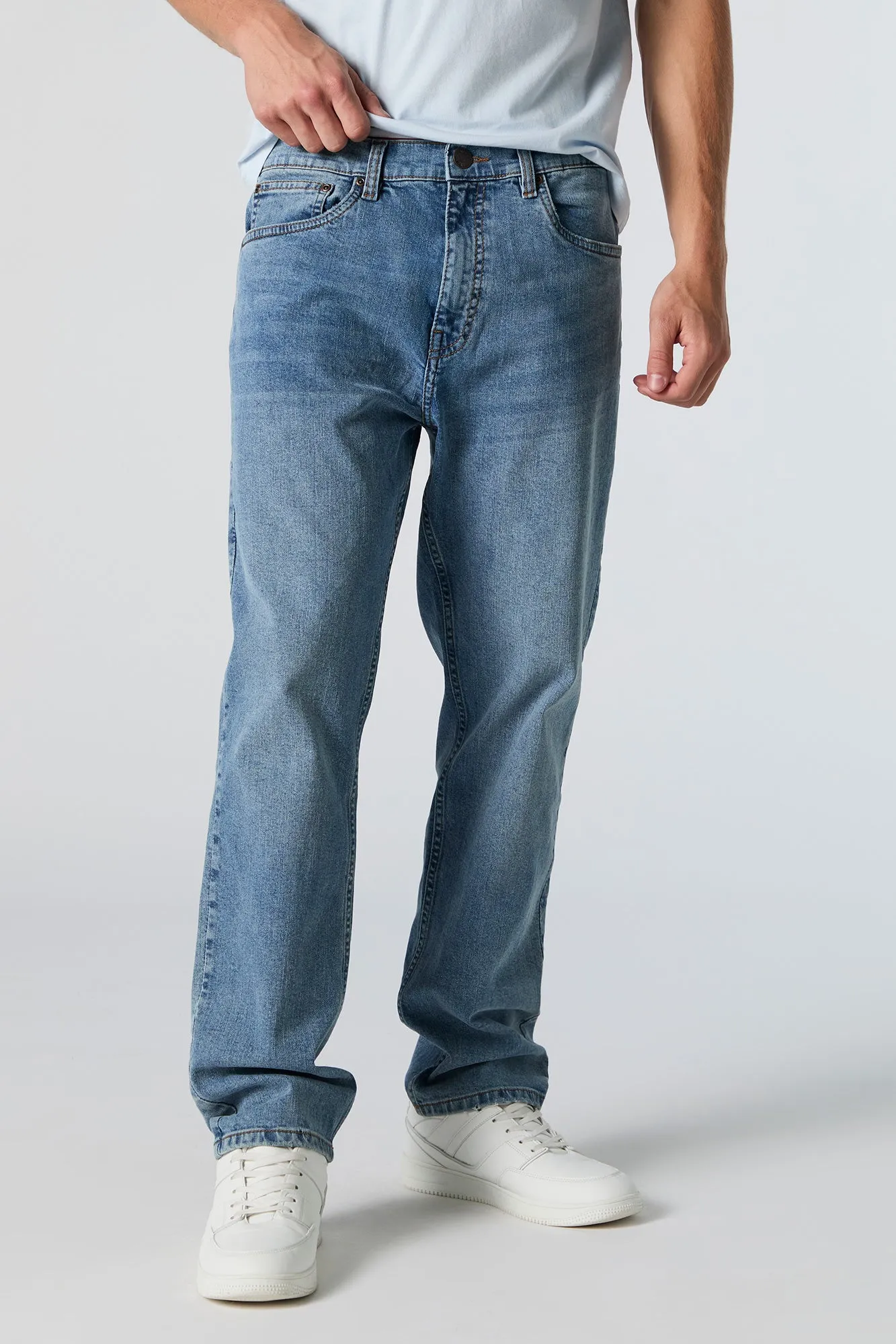 Jean à jambe droite délavé moyen sold by Urban Planet