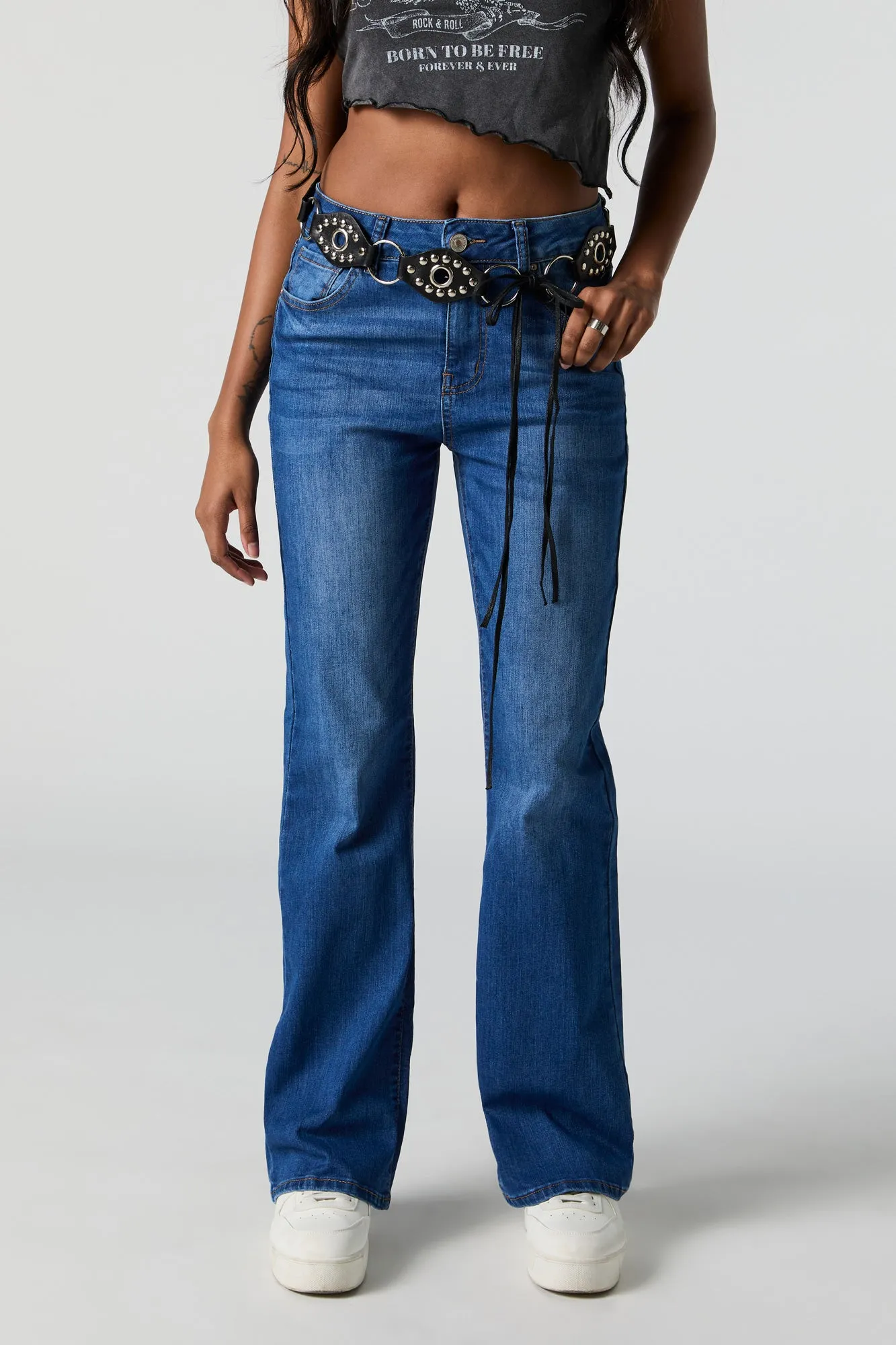 Jean à jambe évasée délavé pâle à taille haute sold by Urban Planet product image thumbnail 2