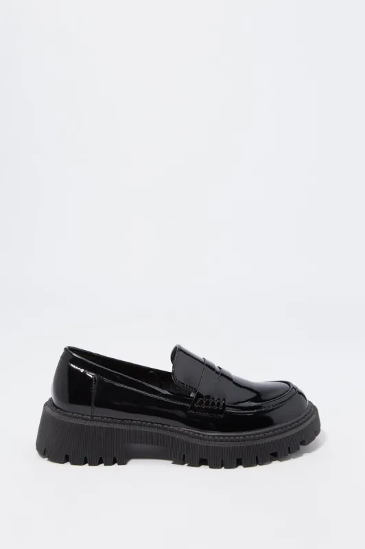 Flâneurs en cuir verni sold by Urban Planet