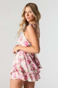 Combi-short en chiffon fleuri rose avec encolure en V sold by Urban Planet