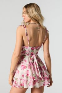 Combi-short en chiffon fleuri rose avec encolure en V sold by Urban Planet