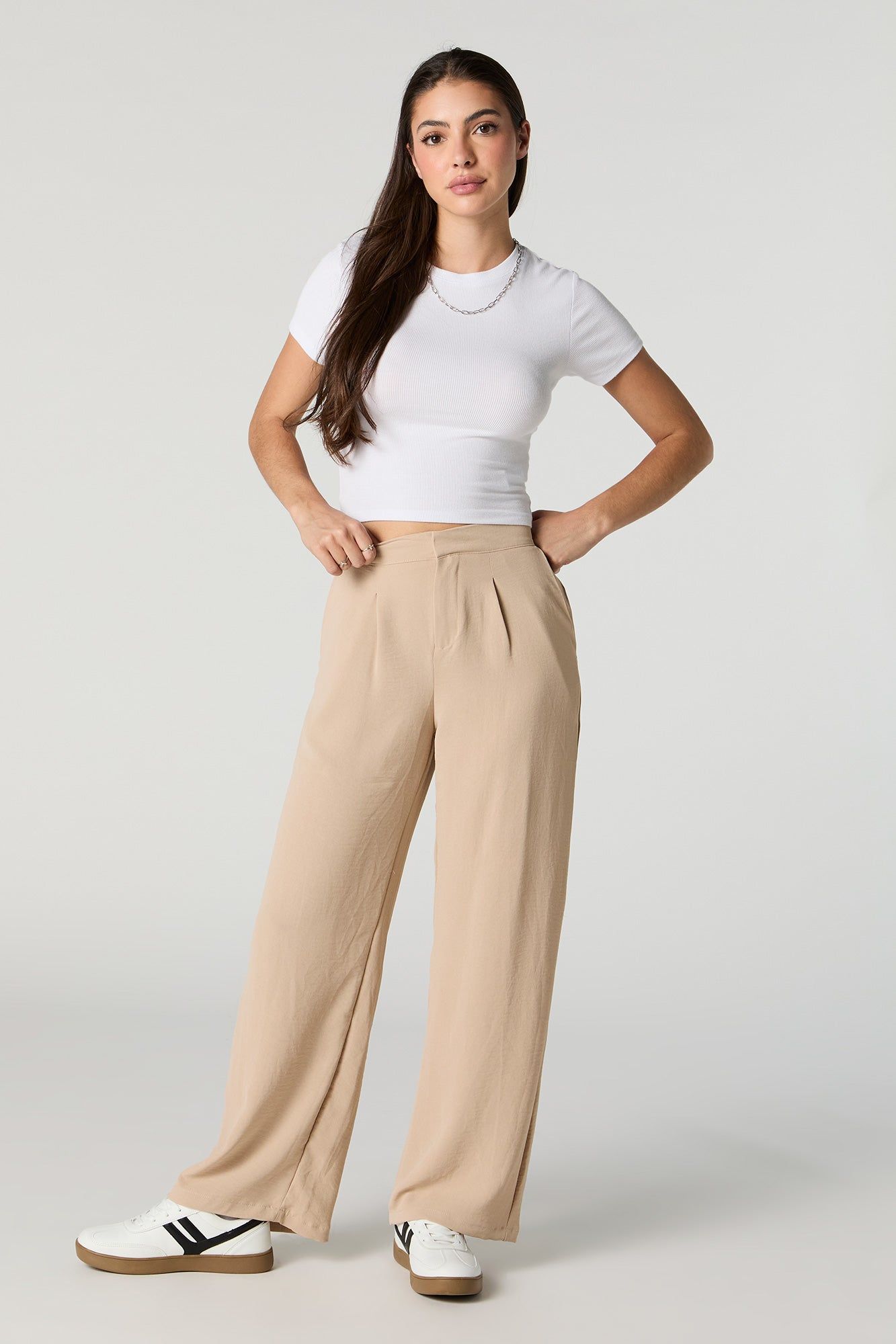 Pantalon habillé plissé sold by Urban Planet