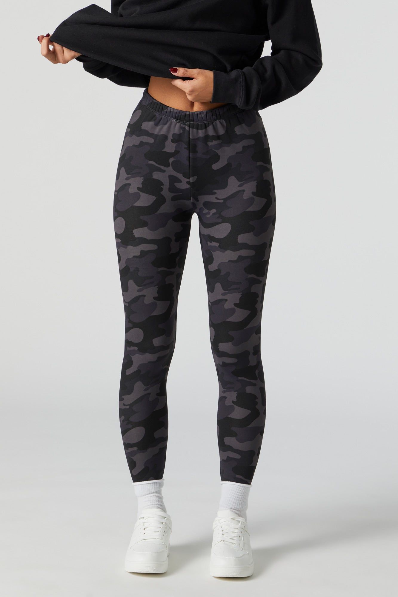 Legging doublé de similifourrure à motif camouflage sold by Urban Planet product image thumbnail 2