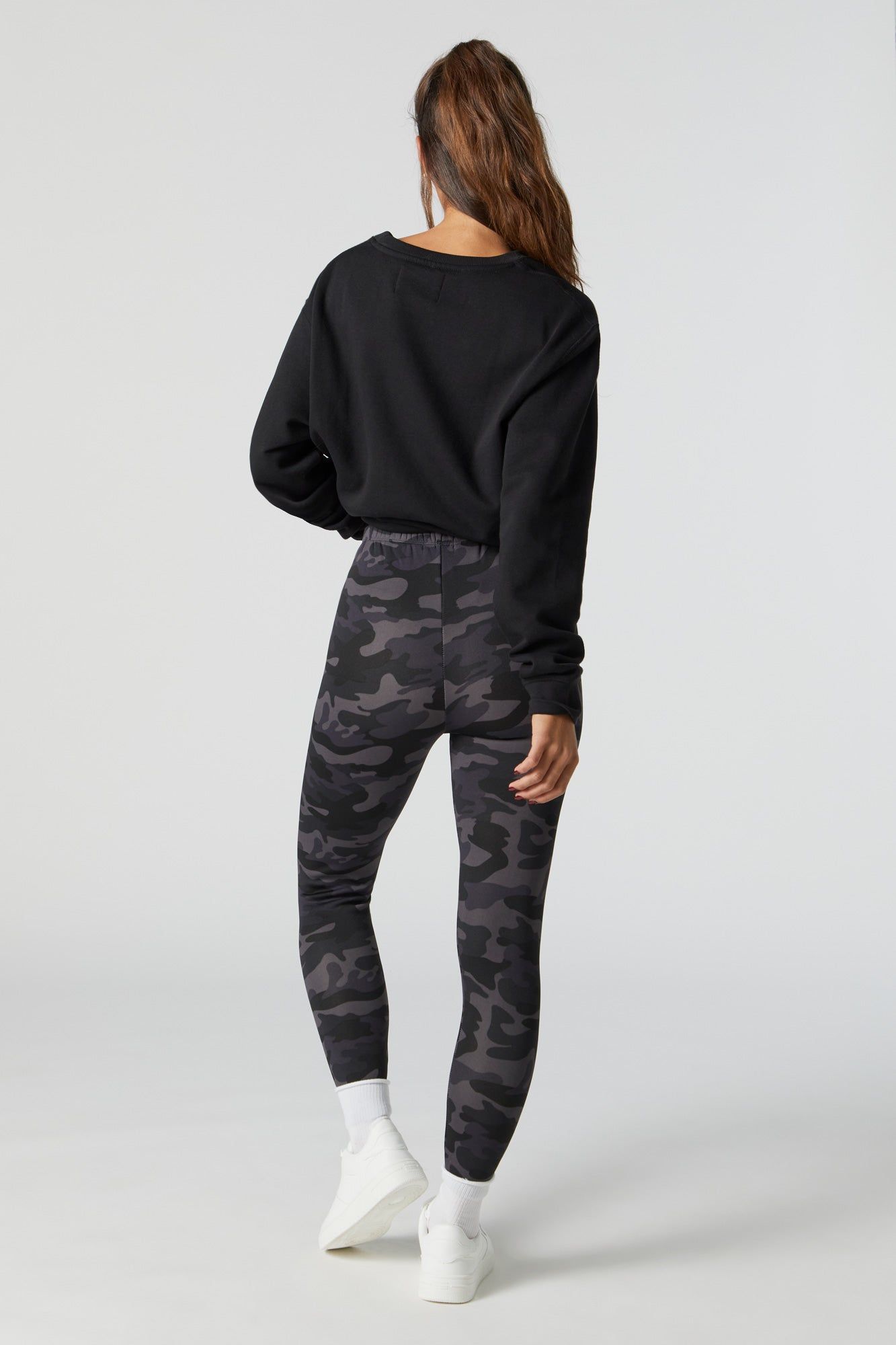 Legging doublé de similifourrure à motif camouflage sold by Urban Planet product image thumbnail 3