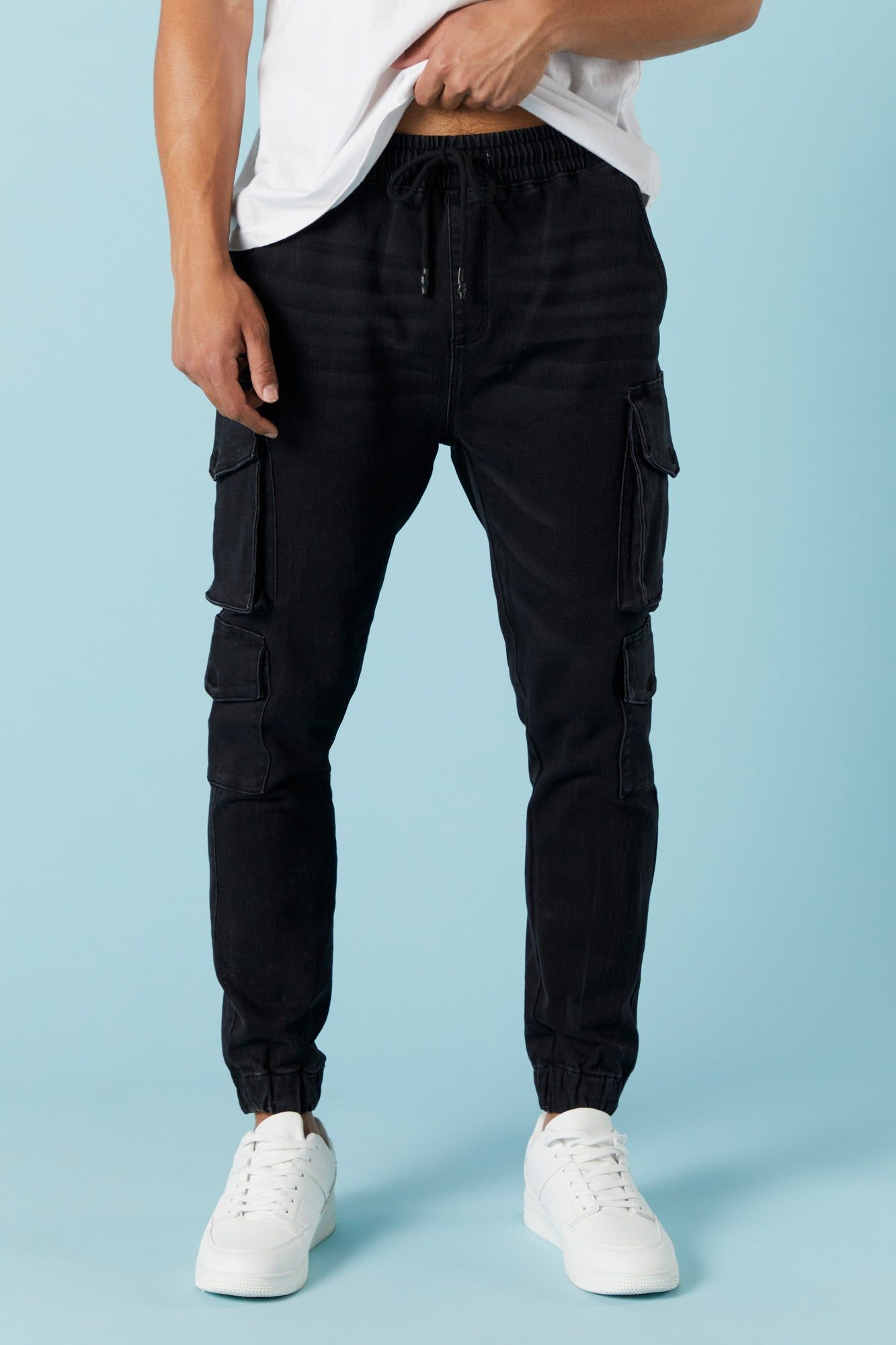 Pantalon de jogging cargo en denim délavé moyen sold by Urban Planet product image thumbnail 4