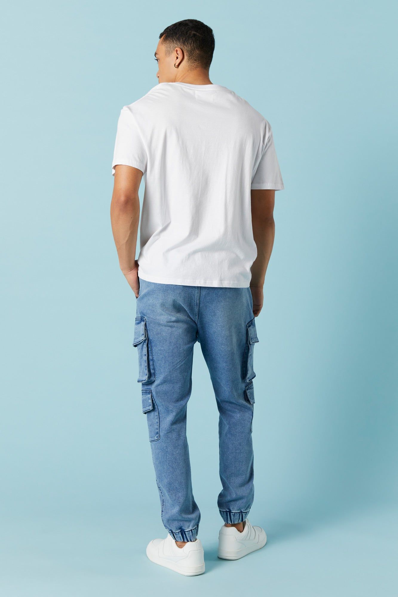 Pantalon de jogging cargo en denim délavé moyen sold by Urban Planet product image thumbnail 3