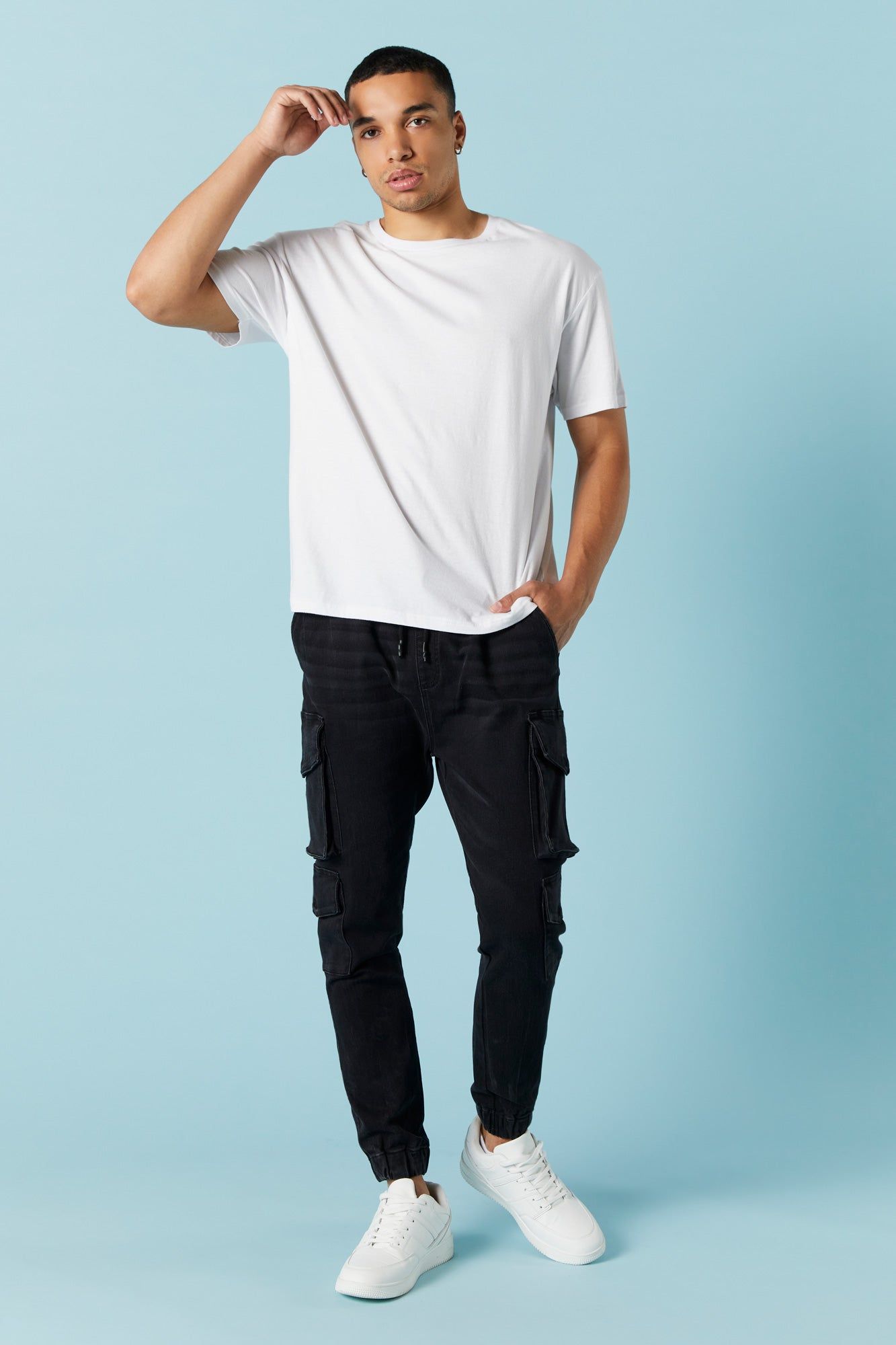 Pantalon de jogging cargo en denim délavé moyen sold by Urban Planet product image thumbnail 5