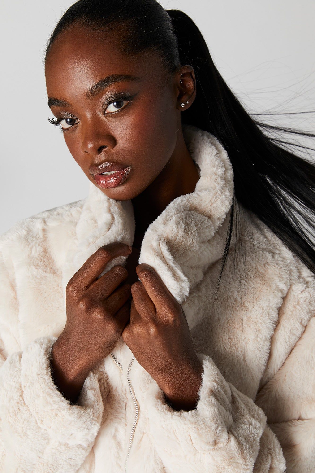 Blouson en similifourrure avec fermeture à glissière sold by Urban Planet product image thumbnail 4