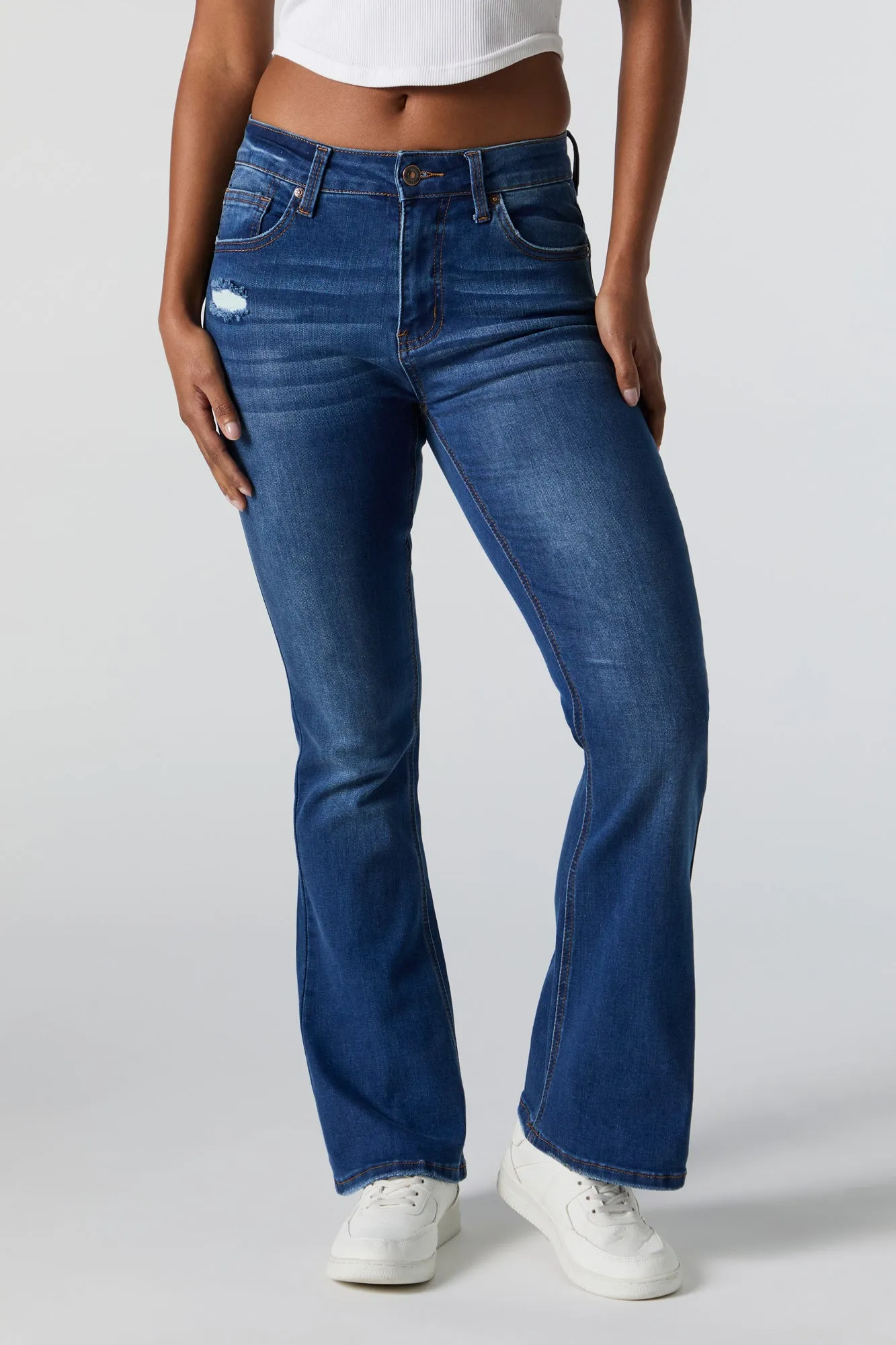 Jean délavé foncé à jambe évasée sold by Urban Planet product image thumbnail 2