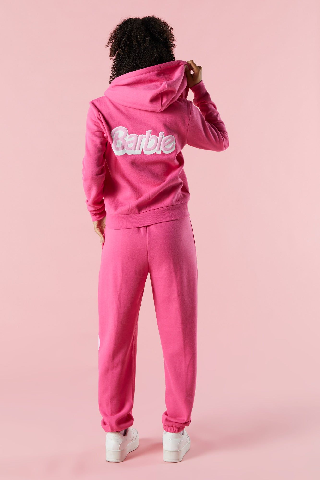 Pantalon de jogging en molleton avec logo Barbie™ sold by Urban Planet product image thumbnail 3