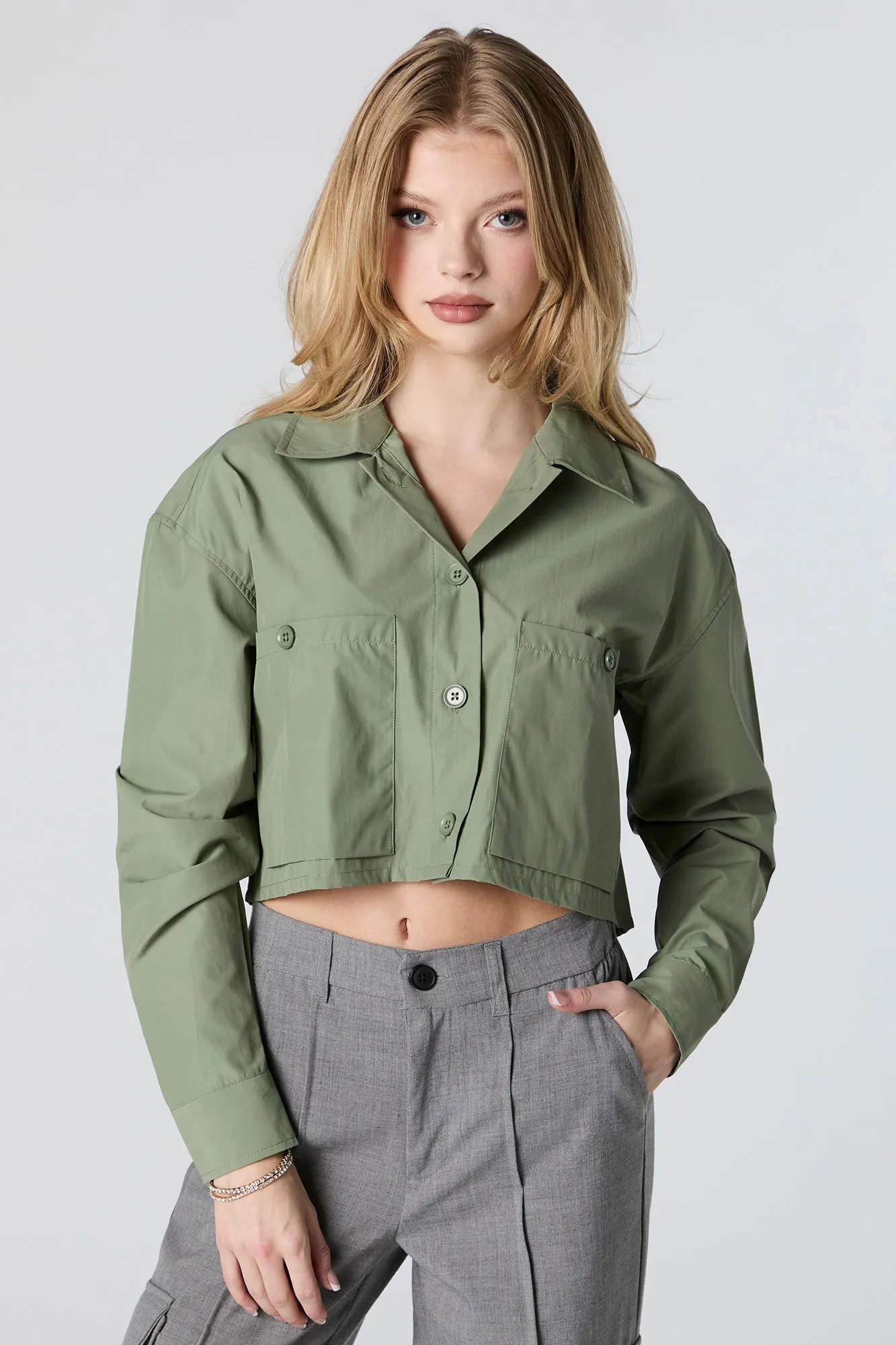Haut boutonné court sold by Urban Planet