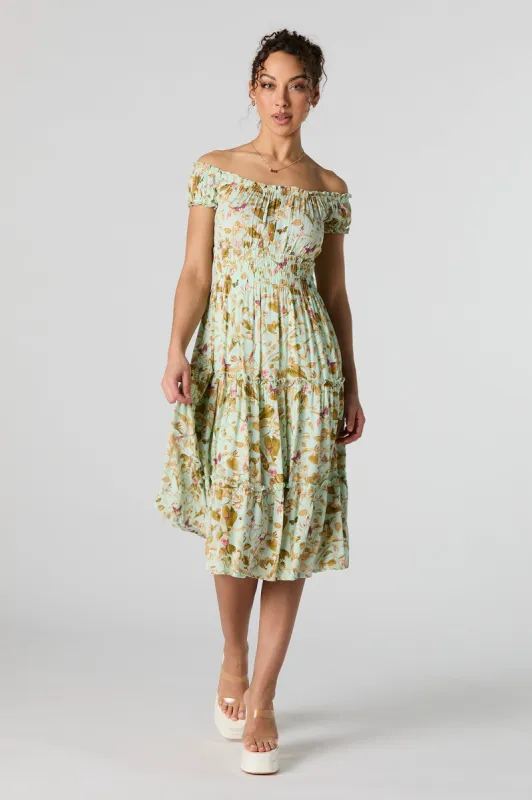 Robe volantée smockée à épaules dénudées avec motif de papillons et feuilles sold by Urban Planet