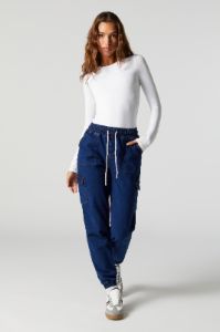 Jogger en denim délavé foncé sold by Urban Planet