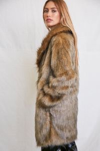 Blouson long en similifourrure sold by Urban Planet