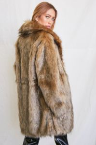 Blouson long en similifourrure sold by Urban Planet
