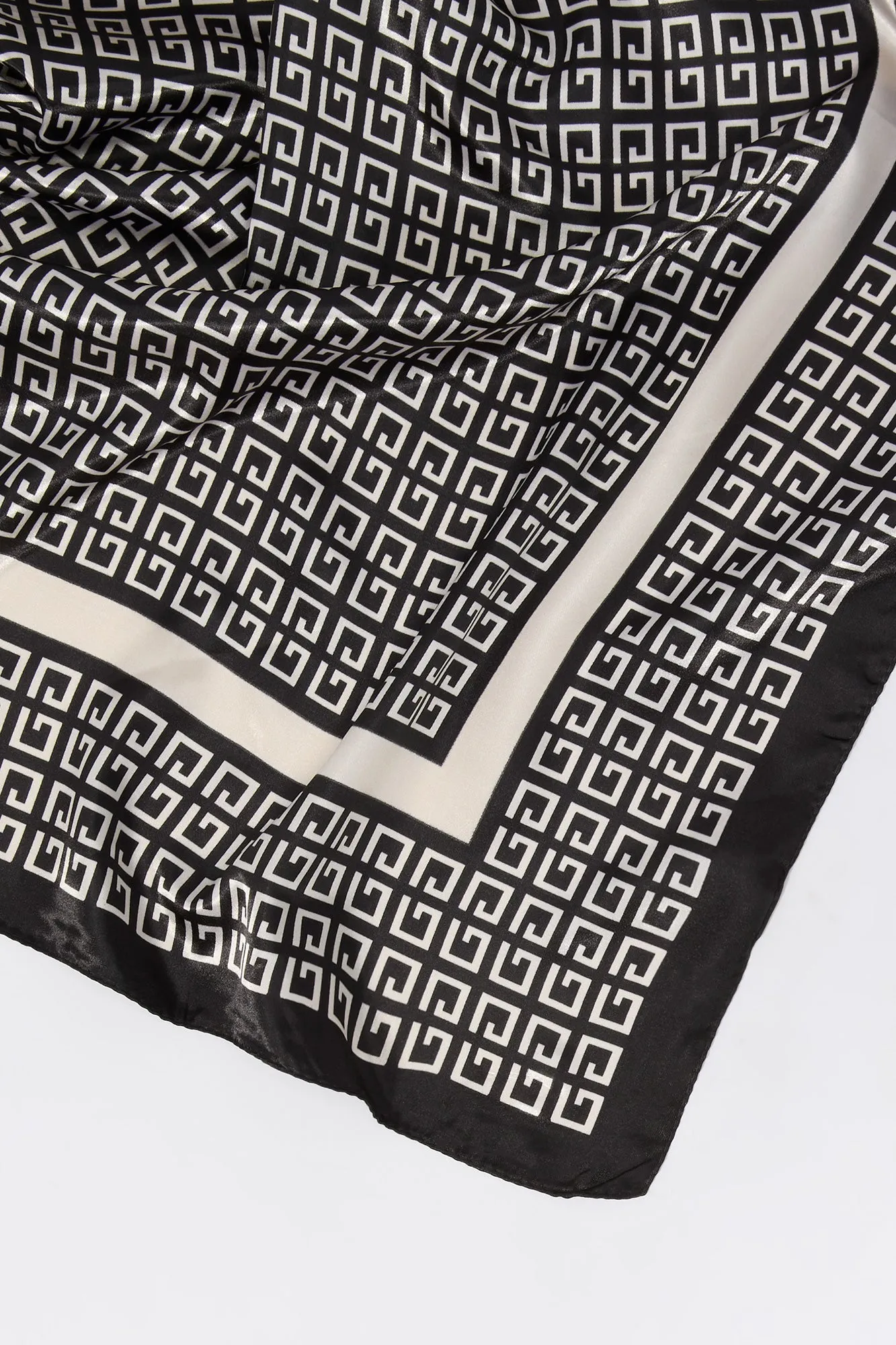 Minijupe avec boucle ornée de pierres du Rhin sold by Urban Planet product image thumbnail 2