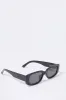 Lunettes de soleil rectangulaires sold by Urban Planet
