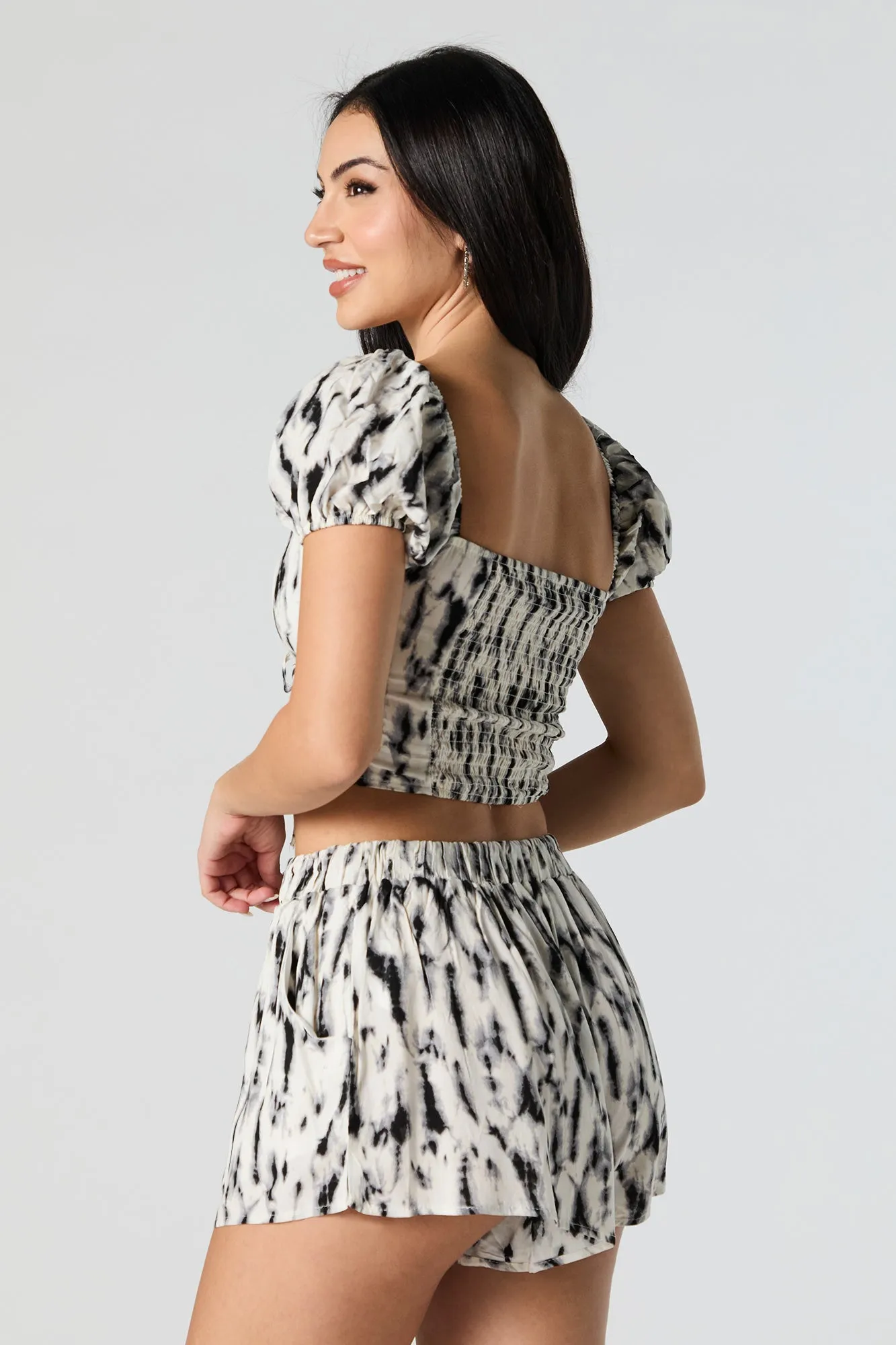 Haut court de style laitière noué-teint sold by Urban Planet product image thumbnail 2