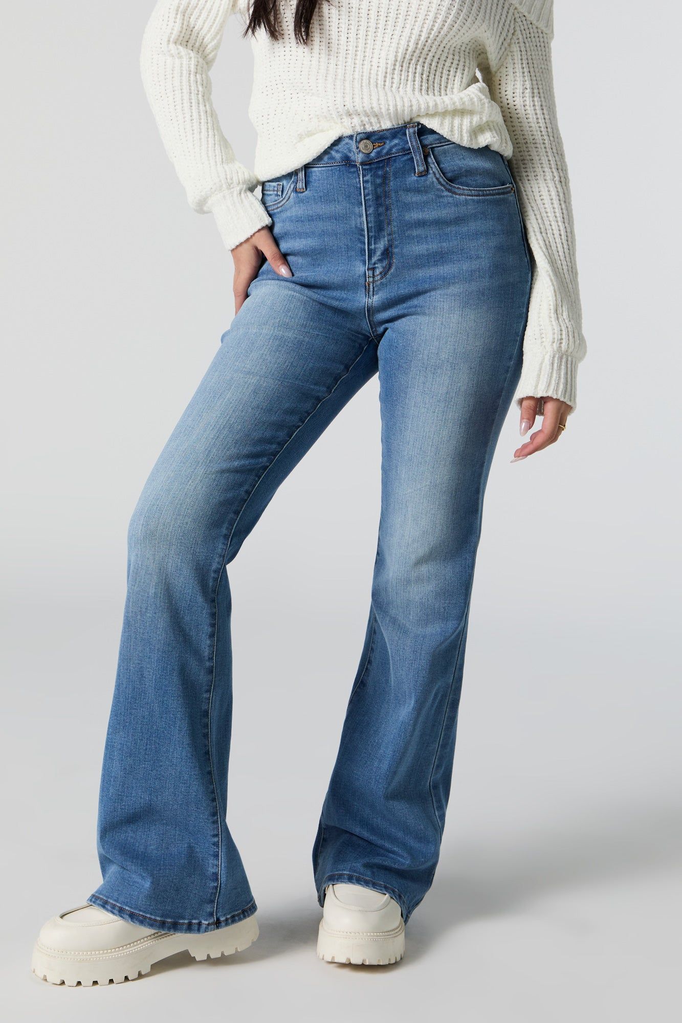 Jean évasé à taille haute lavé moyen Austin sold by Urban Planet product image thumbnail 2