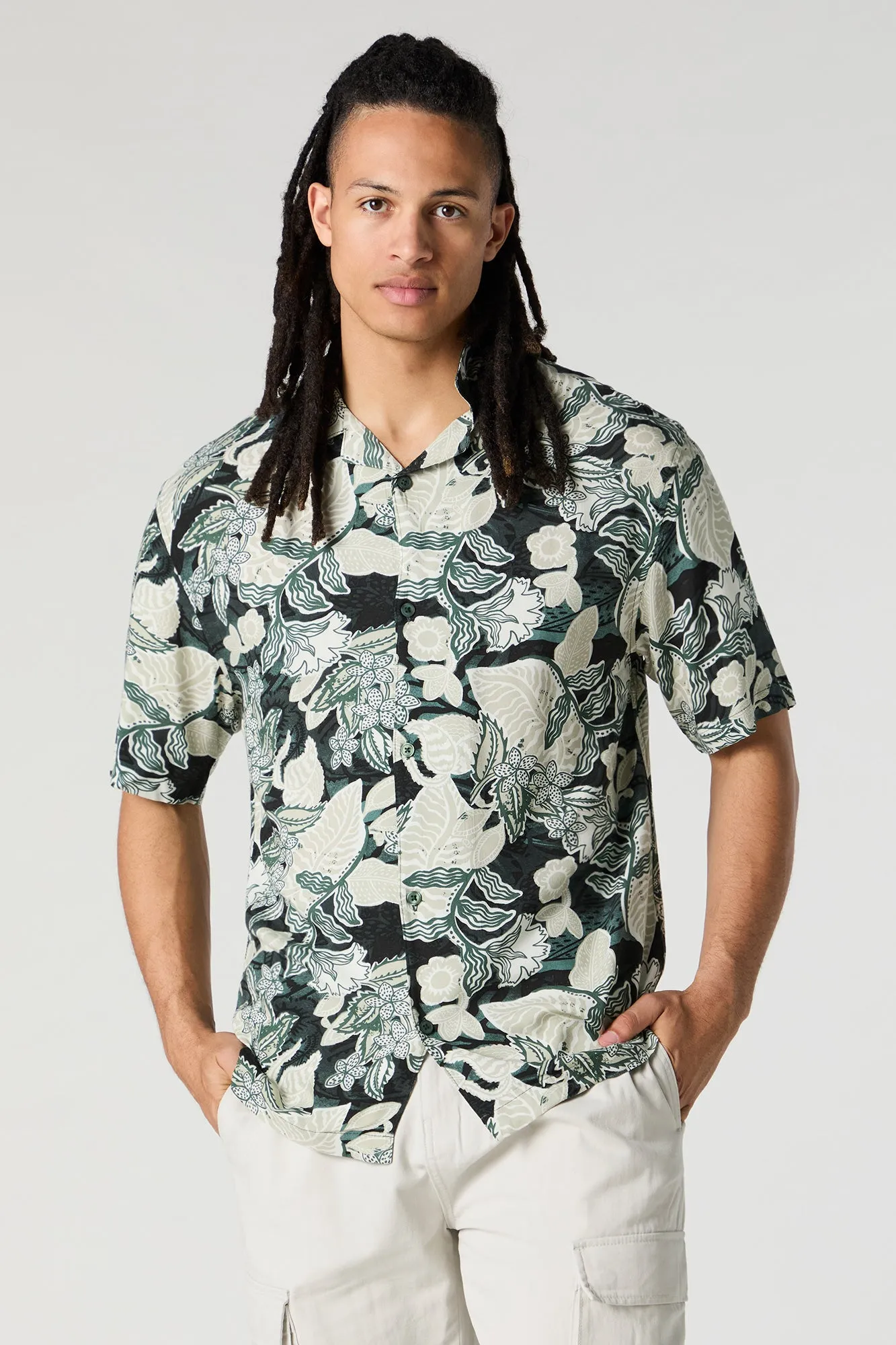 Haut boutonné à manches courtes avec motif sold by Urban Planet