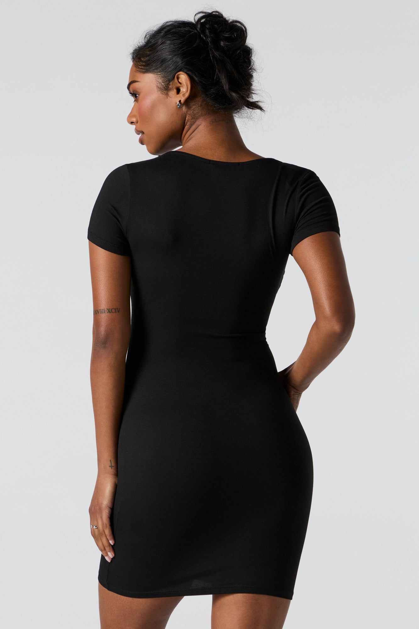 Minirobe moulante à encolure carrée sold by Urban Planet product image thumbnail 5