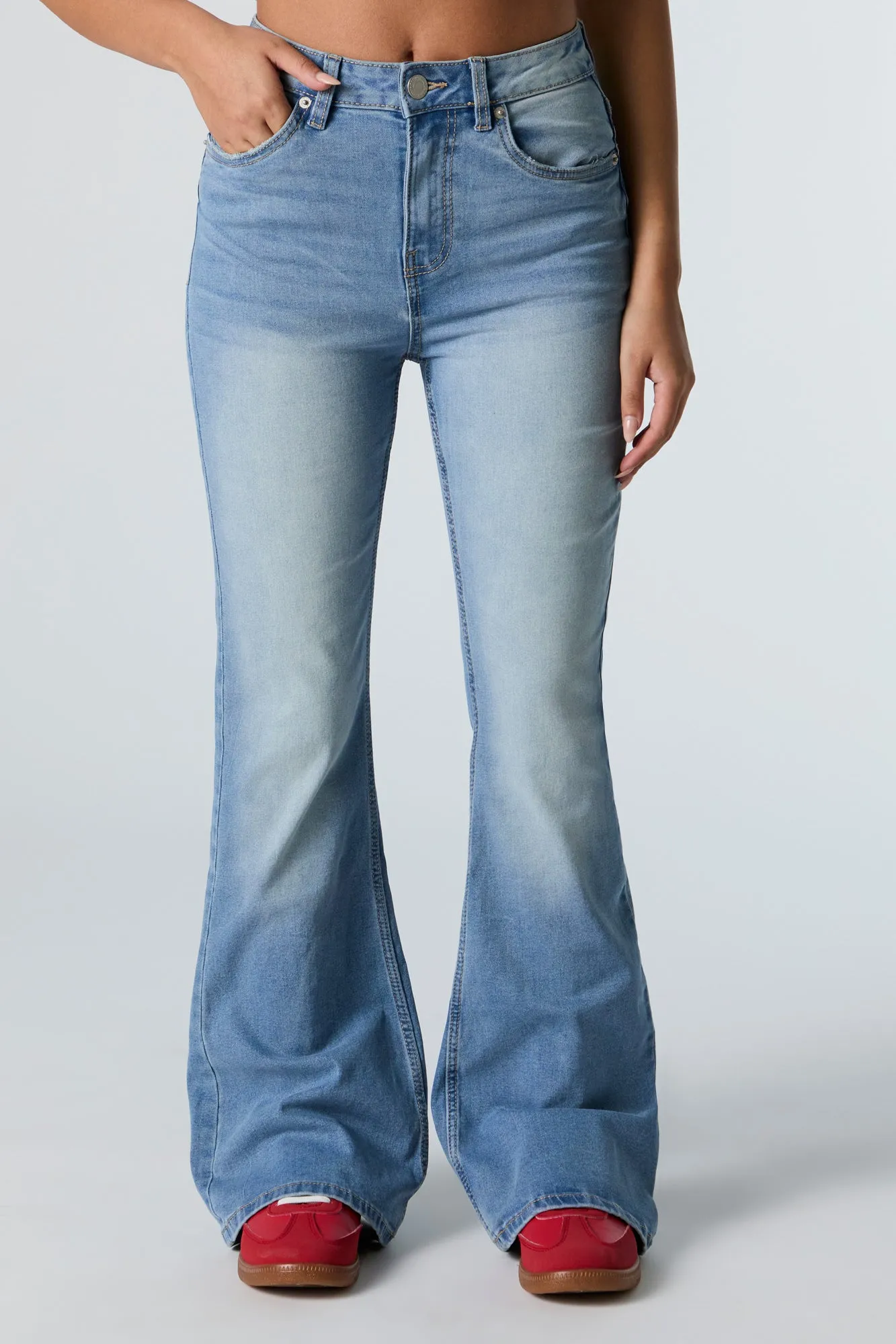 Jean à jambe évasée délavé moyen à taille haute sold by Urban Planet product image thumbnail 2