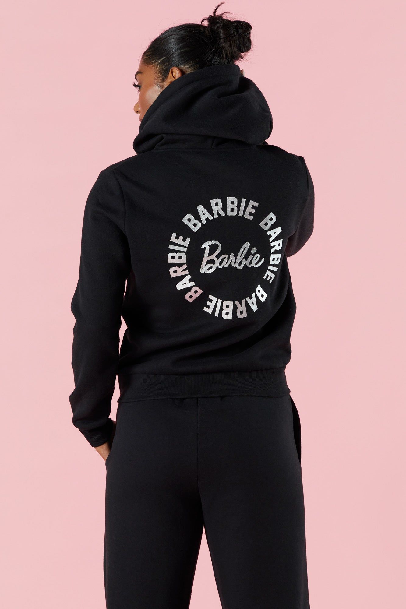 Haut à capuchon en molleton avec logo Barbie™ et fermeture à glissière sold by Urban Planet product image thumbnail 2