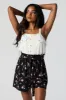 Combi-short boutonné fleuri noir à taille cintrée sold by Urban Planet