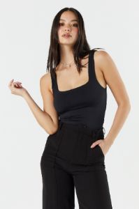 Maillot profilé à encolure carrée sold by Urban Planet