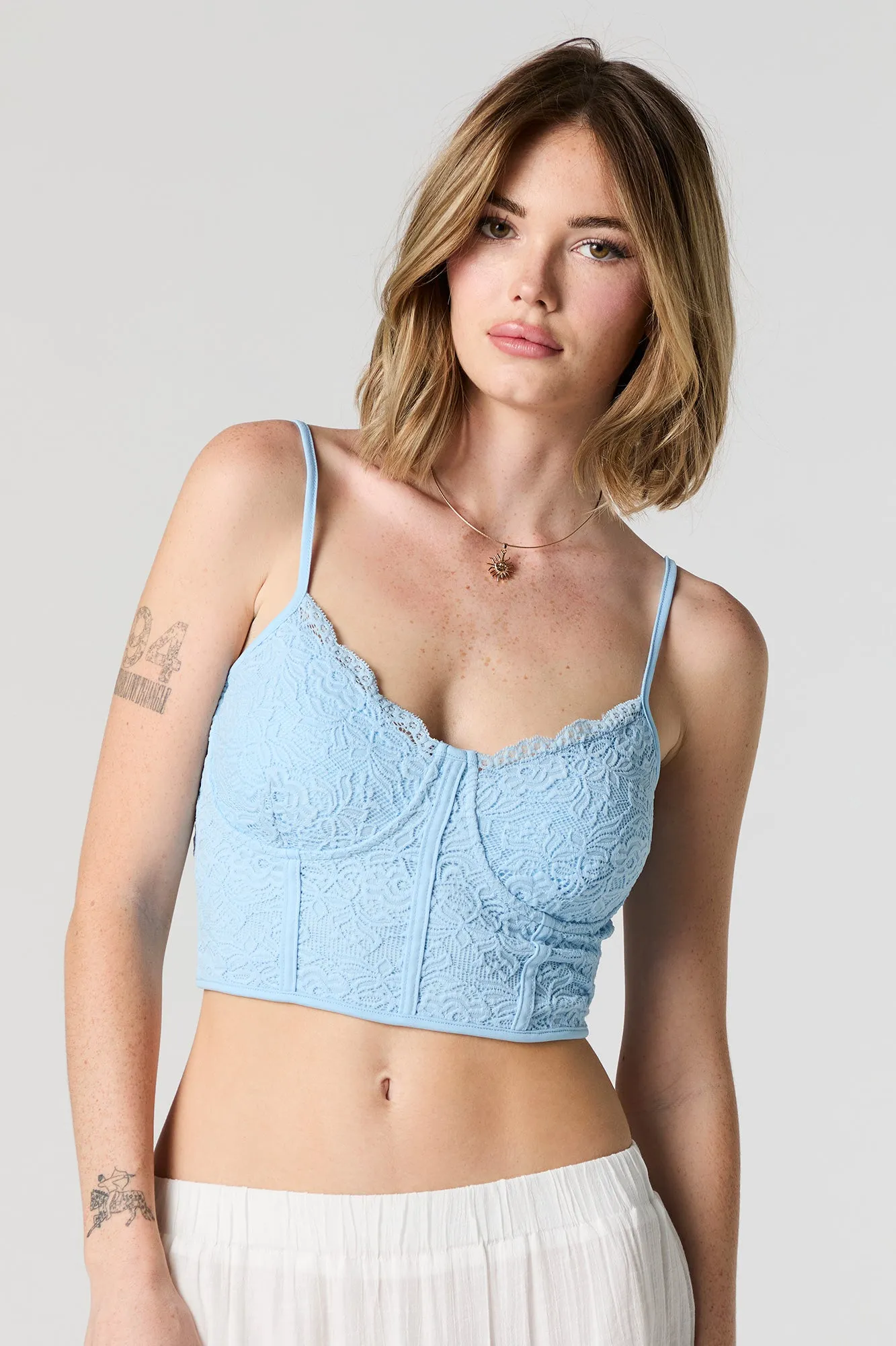 Cami bustier écourtée en dentelle sold by Urban Planet