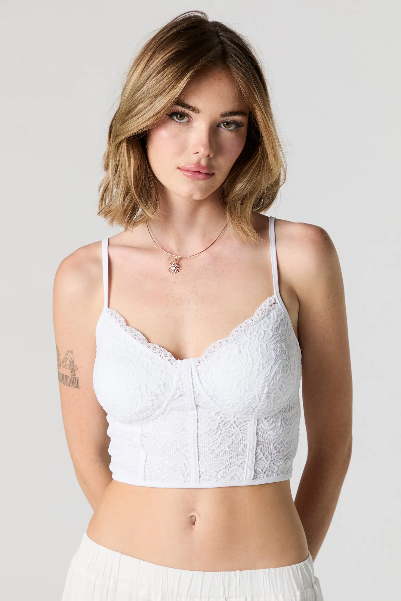 Cami bustier écourtée en dentelle sold by Urban Planet product image thumbnail 4