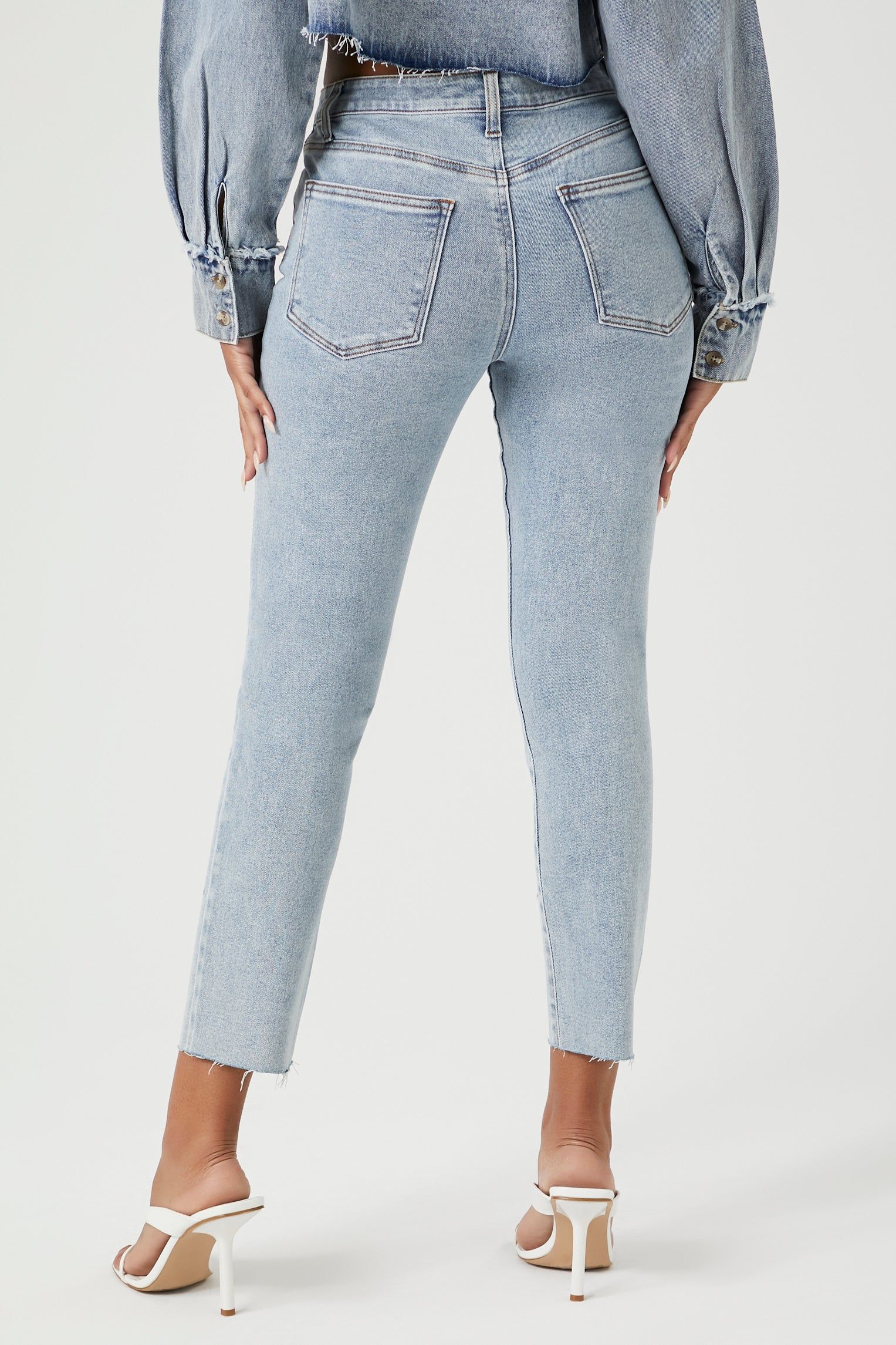 Jean écourté ajusté avec clous sold by Urban Planet product image thumbnail 3